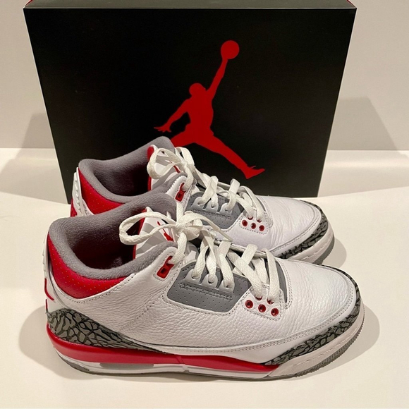 Nike Air Jordan 3 Retro 'Fire Red' 2022 GradeSchool Size 6.5Y - Picture 3 of 12
